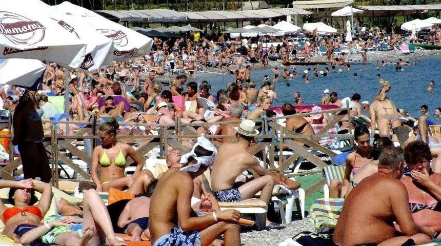 Kemer&rsquo;de Oteller Y&uuml;zde 100&rsquo;l&uuml;k Doluluk Oranına Ulaşıyor