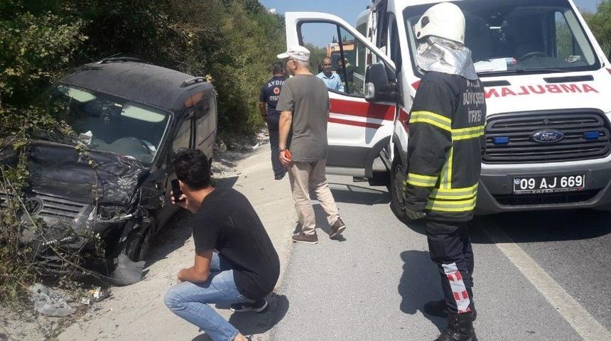 S&ouml;ke&rsquo;de Trafik Kazası: 5 Yaralı