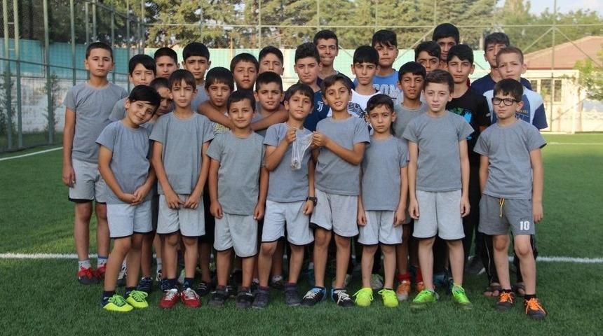 Çocuklar, Harçlıklarını Elazığspor’a Bağışladı
