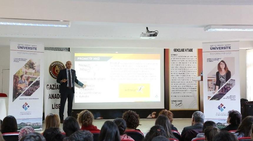 &Uuml;niversite Adaylarına Motivasyon Semineri