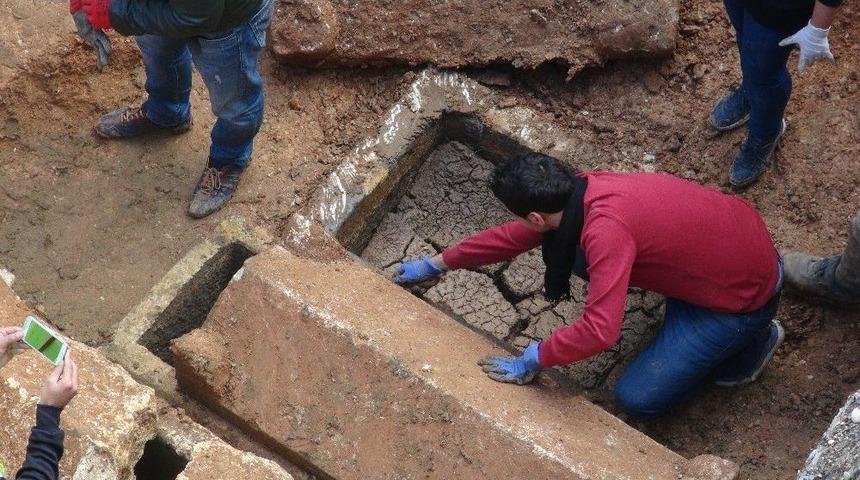 Tarsus’taki Kazıda Bulunan Lahitler Boş Çıktı