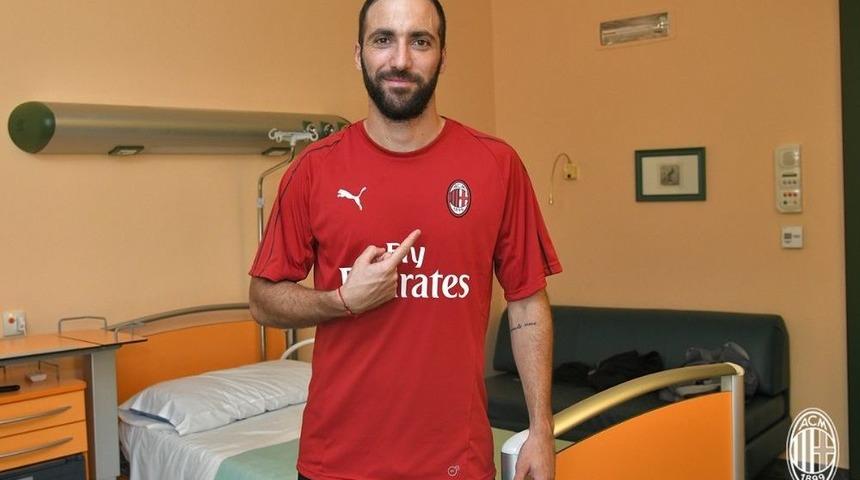 Gonzalo Higuain, Resmen Milan’da