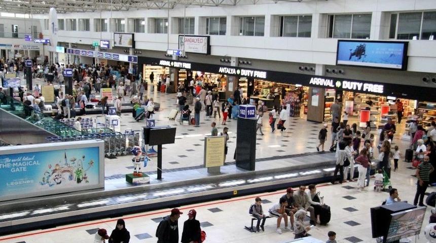 Antalya&rsquo;da Gurbet&ccedil;i Turistler De Rekor Kırdı