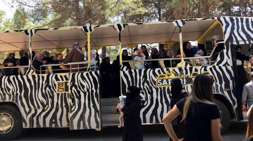 Suriyeli İle Kilisli Bayanlar Hayvanat Bah&ccedil;esini Gezdi
