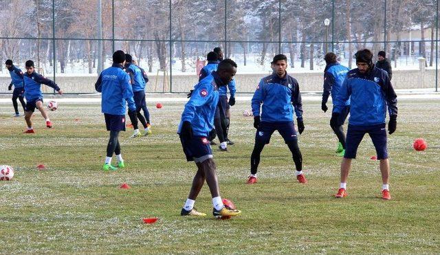 B.b. Erzurumspor’da Hırslı Antrenman