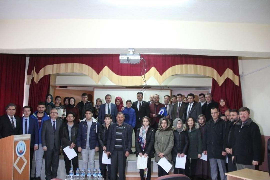 Başarılı &Ouml;ğrenciler &Ouml;d&uuml;llendirildi