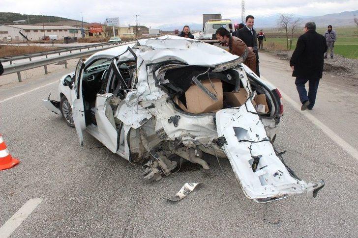 Sandıklı’da Askeri Kamyon Otomobile Arkadan Çarptı: 1 Ölü G2