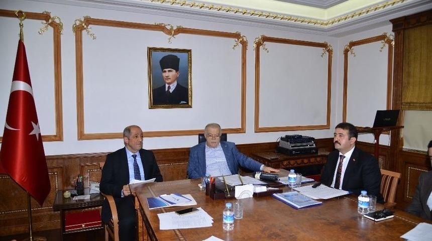 İstihdam Kurulu Toplantısında Konuşan Vali Necati Şent&uuml;rk: &ldquo;&uuml;retim Yapabilecek Gen&ccedil;lik Yetiştirmek Gerek&rdquo;