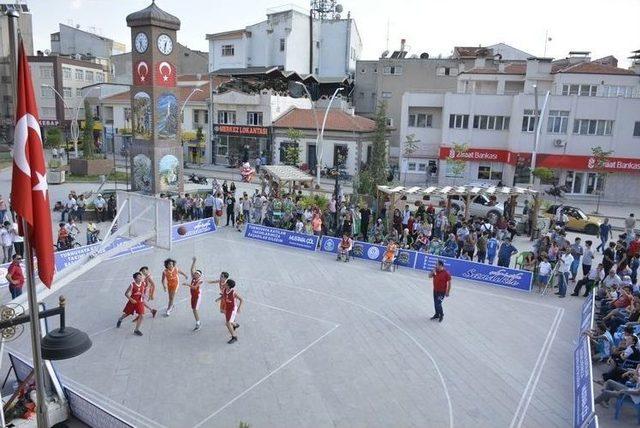 Sandıklı’da İlk Kez Sokak Basketbol Turnuvası Başladı