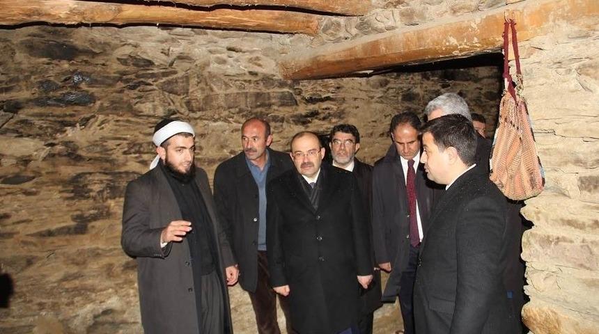 Vali Ustaoğlu&rsquo;ndan Saidi Nursi&rsquo;nin Evine Ziyaret