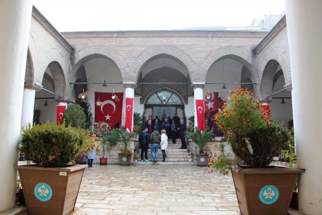 Kursiyerler Tarihi Medresenin Kapatılmasını İstemiyor