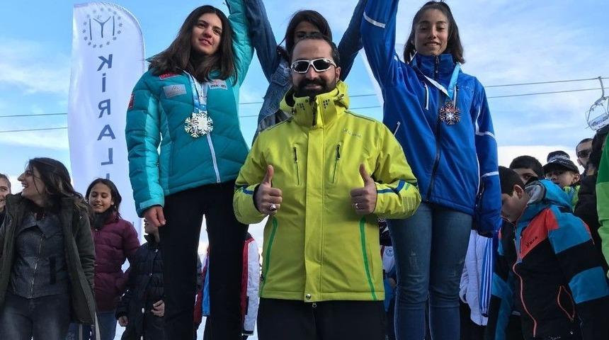 Ağrı&rsquo;da Yılın İlk Madalyaları Kayak Branşından Geldi