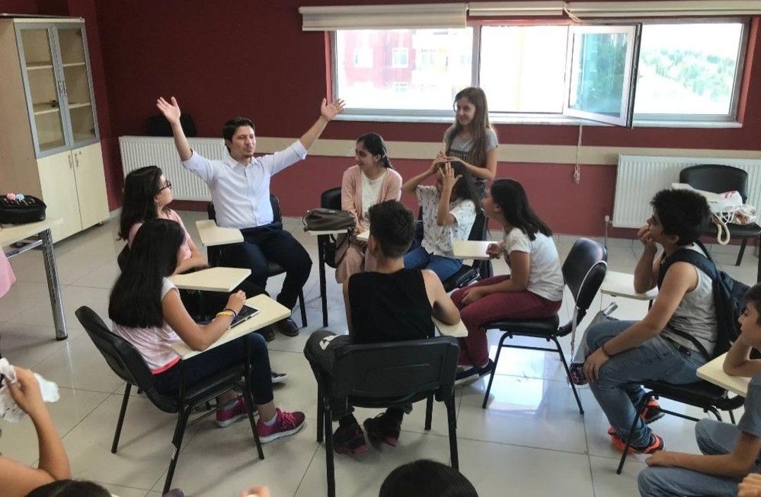 Milletvekili &Ouml;zboyacı&rsquo;dan Gen&ccedil;lik Merkezlerine Ziyaret