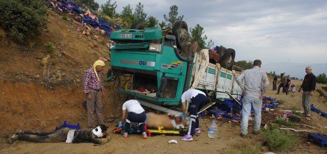 Tarım işçilerini taşıyan kamyon uçuruma yuvarlandı: 1 ölü, 6 yaralı