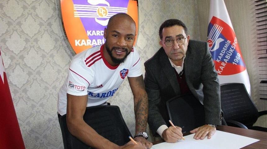 Karab&uuml;kspor, Leandrinho İle 1.5 Yıllık S&ouml;zleşme İmzaladı