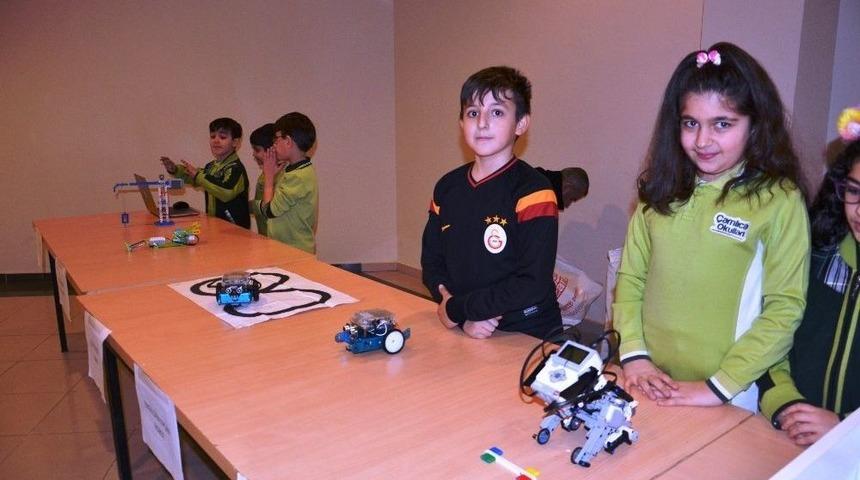 &Ouml;ğrencilerin Yaptığı Robotlar B&uuml;y&uuml;k İlgi G&ouml;rd&uuml;