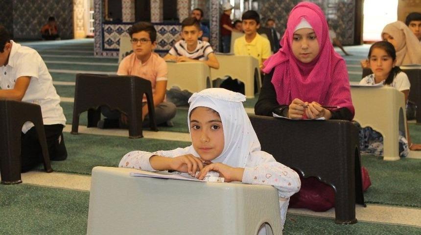 Akdağmadeni&rsquo;nde Yaz Kuran Kursu Bilgi Yarışması D&uuml;zenlendi