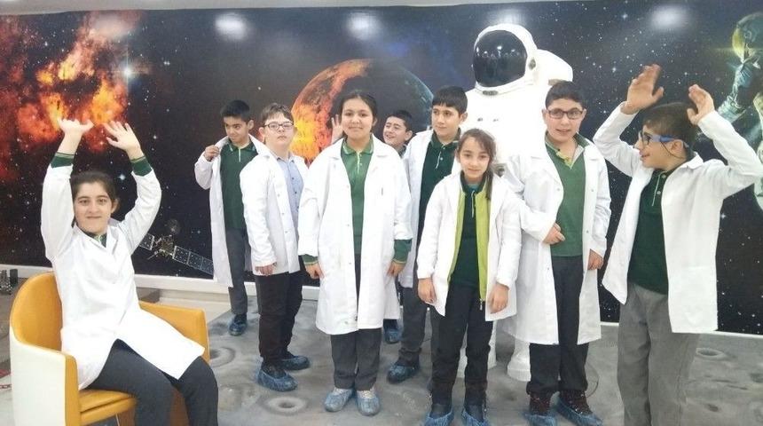 &Ouml;zel &Ouml;ğrenciler Bilim İle Tanışıyor