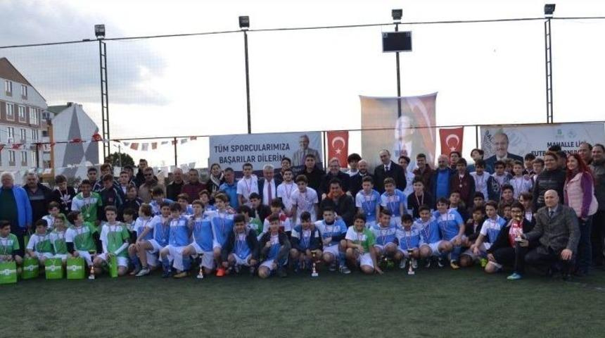 Bandırma&rsquo;nın Şampiyonları Kupalarını Aldı