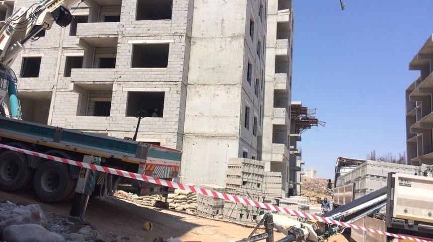 Vin&ccedil;ten Kopan Demir Par&ccedil;asının Başına D&uuml;şt&uuml;ğ&uuml; İş&ccedil;i Feci Şekilde &Ouml;ld&uuml;