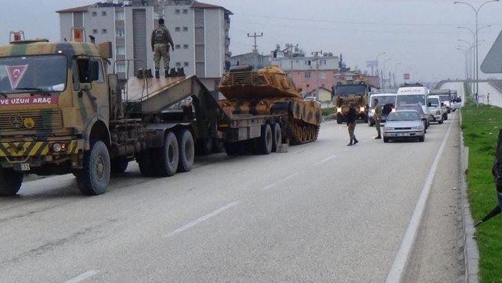 Hatay’da Sınıra Askeri Araç Sevkiyatı Sürüyor G4