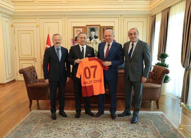 Başkan Uysal’a, Galatasaray Forması