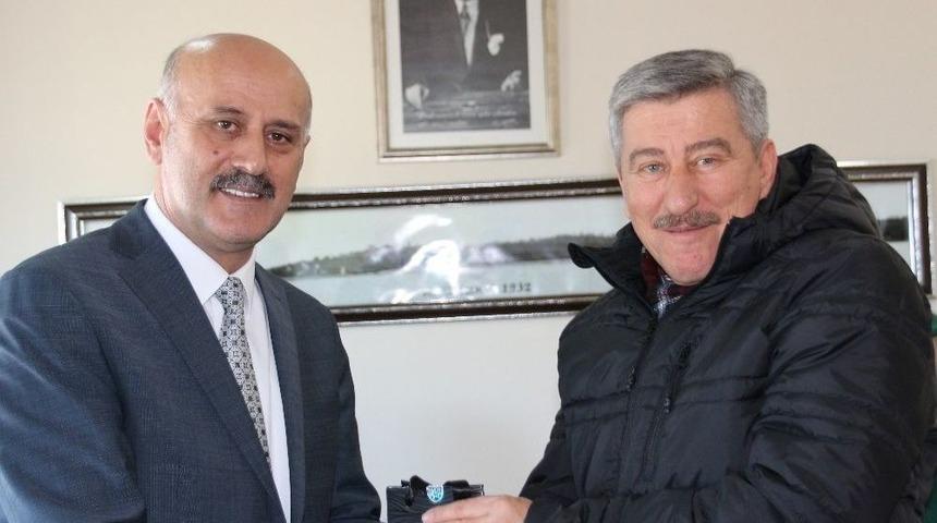 Emekli Olan Personele Cumhuriyet Altını Takdim Edildi