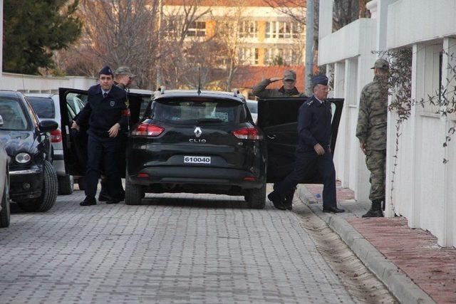 Babasının Şehit Haberini Okuldan Döndüğü Sırada Öğrendi