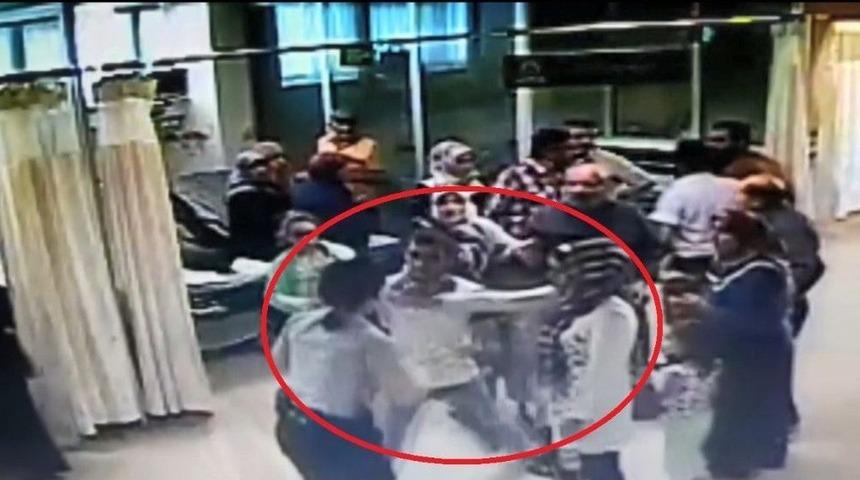 G&uuml;venlik G&ouml;revlisi Kadının Darp Edilmesi G&uuml;venlik Kameralarına Yansıdı