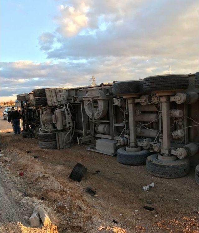 Konya’da Otomobil İle Pancar Yüklü Tır Çarpıştı: 4 Ölü