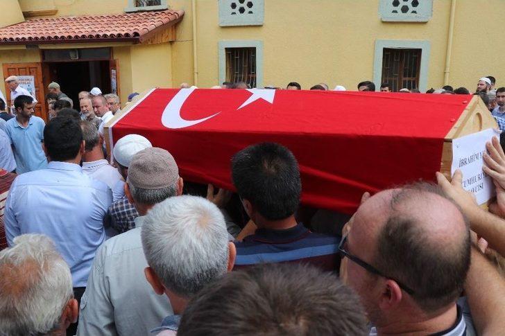 Yıldırım Düşmesi Sonucu Hayatını Kaybeden Genç Savcı Son Yolcuğuna Uğurlandı G4