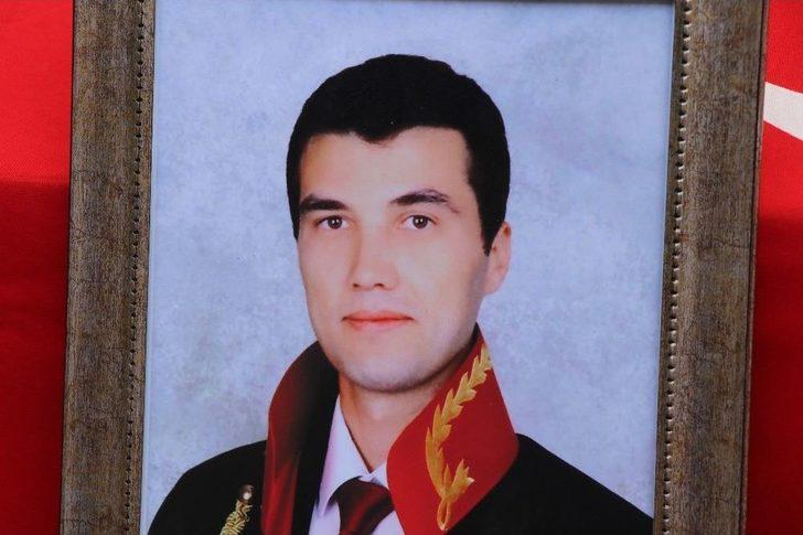 Yıldırım Düşmesi Sonucu Hayatını Kaybeden Genç Savcı Son Yolcuğuna Uğurlandı G5