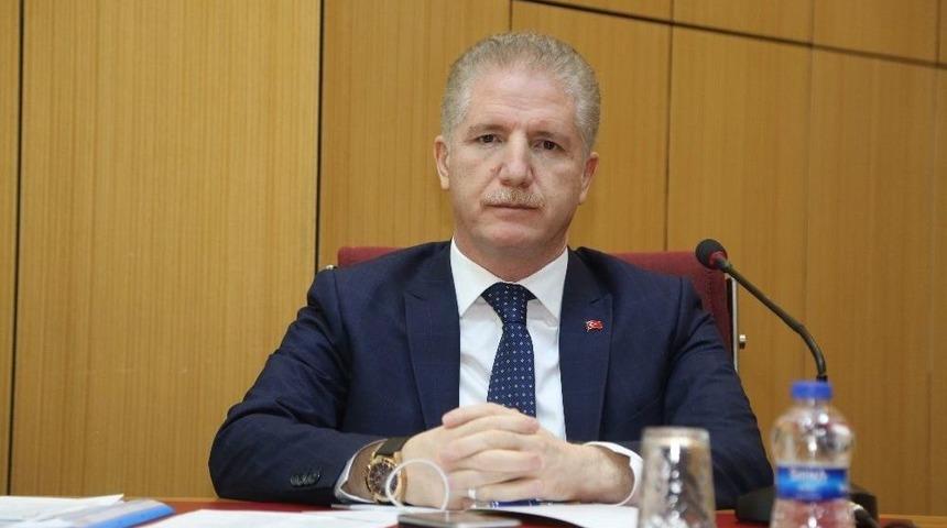 Vali G&uuml;l&rsquo;den Kurum M&uuml;d&uuml;rlerine Eşit Olun Talimatı