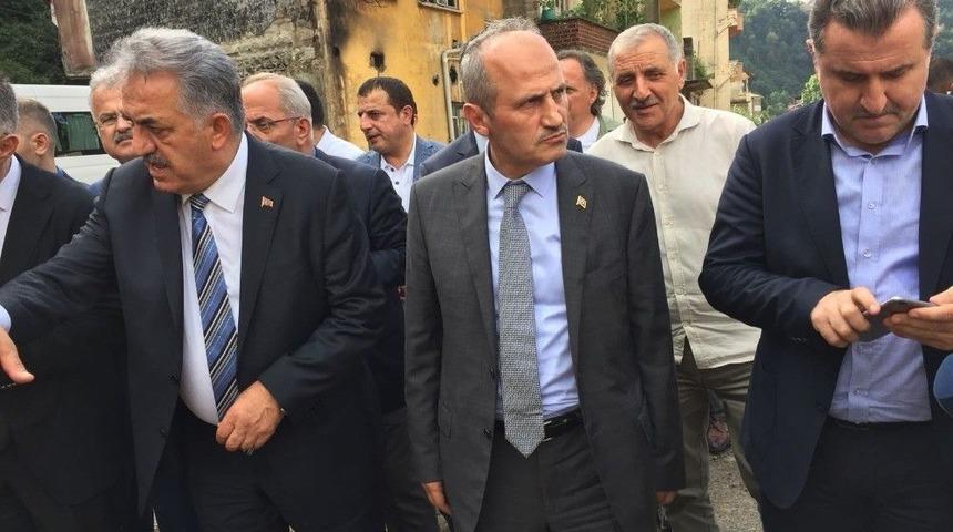 Ulaştırma Ve Alt Yapı Bakanı Turhan Rize&rsquo;de Sel B&ouml;lgesinde İncelemelerde Bulundu