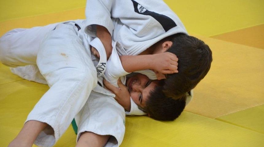 Suriyeli İle T&uuml;rk &Ccedil;ocuklar Judo Turnuvasında Buluştu
