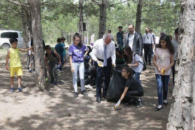 Öğrenciler, Farkındalık Oluşturmak İçin Çöp Topladı