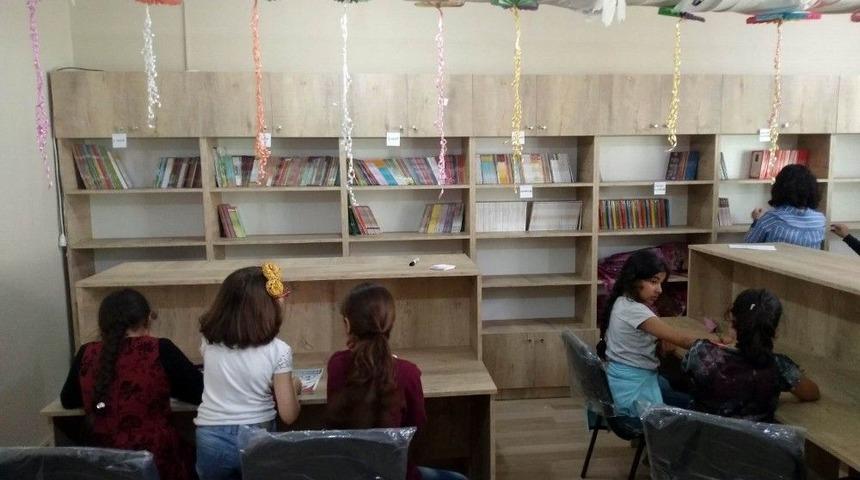 Diyarbakır Büyükşehir Belediyesi 5 Okulun Kütüphanesini Yeniledi