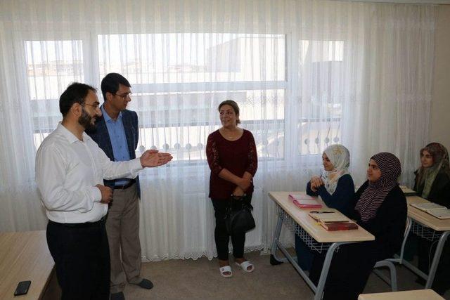 Diyarbakır’da 11 Katlı Yatılı Kız Hafızlık Kur’an Kursu Açıldı