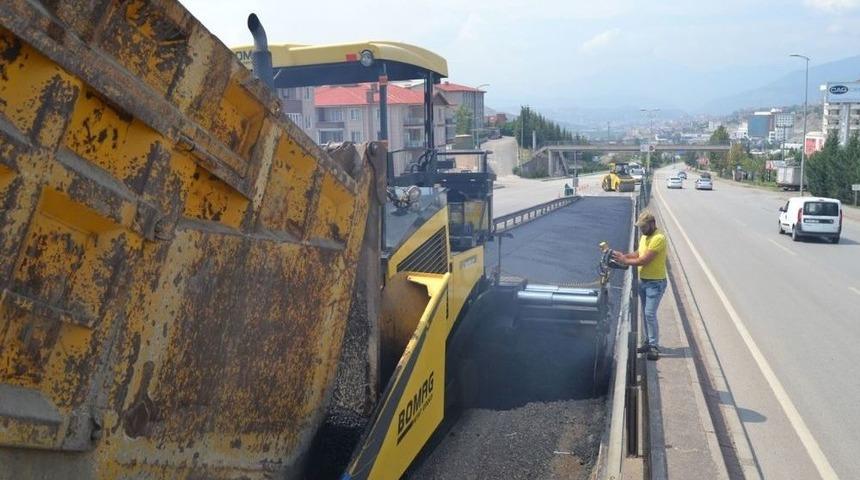 Bozuk Yollarda Asfalt &Ccedil;alışmaları S&uuml;r&uuml;yor