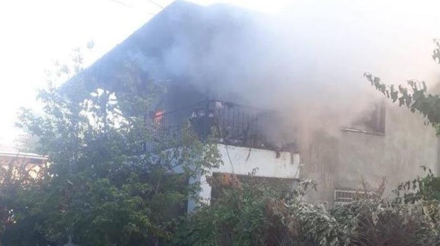 Elazığ&rsquo;da İki Ayrı Ev Yangını