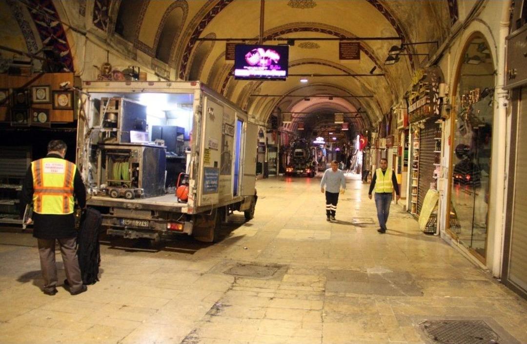 Kapalı&ccedil;arşı&rsquo;da Altyapı Kazısız Yenileniyor