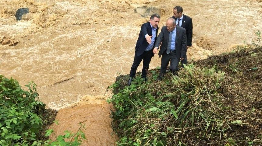 Bakan Turhan Sel B&ouml;lgesinde İncelemelerini S&uuml;rd&uuml;r&uuml;yor