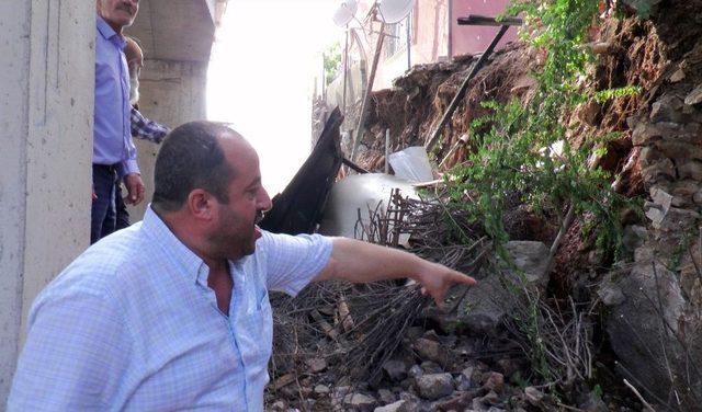 Kartal’da İnşaatın İstinat Duvarı Çöktü Vatandaş Tepki Gösterdi