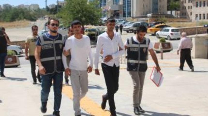 Elinde &Ccedil;aldığı Televizyonla Polise Yakalandı