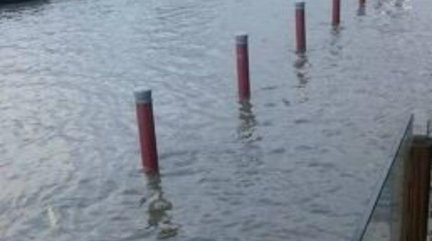 İzmir&rsquo;de Vapur Seferleri İptal