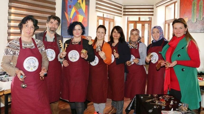 Metale Hayat Veriyorlar