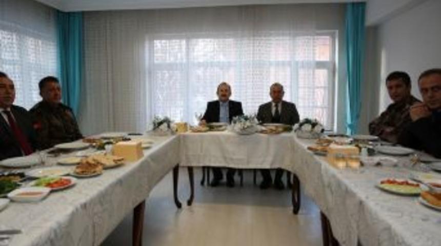 Vali Pehlivan, Trafik Polisleriyle Kahvaltıda Bir Araya Geldi