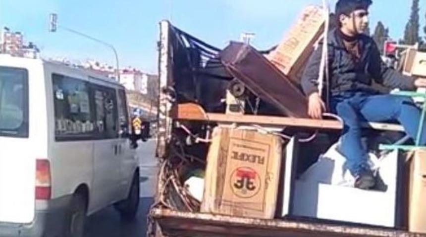 Kamyonet &Uuml;zerinde Tehlikeli Yolculuk