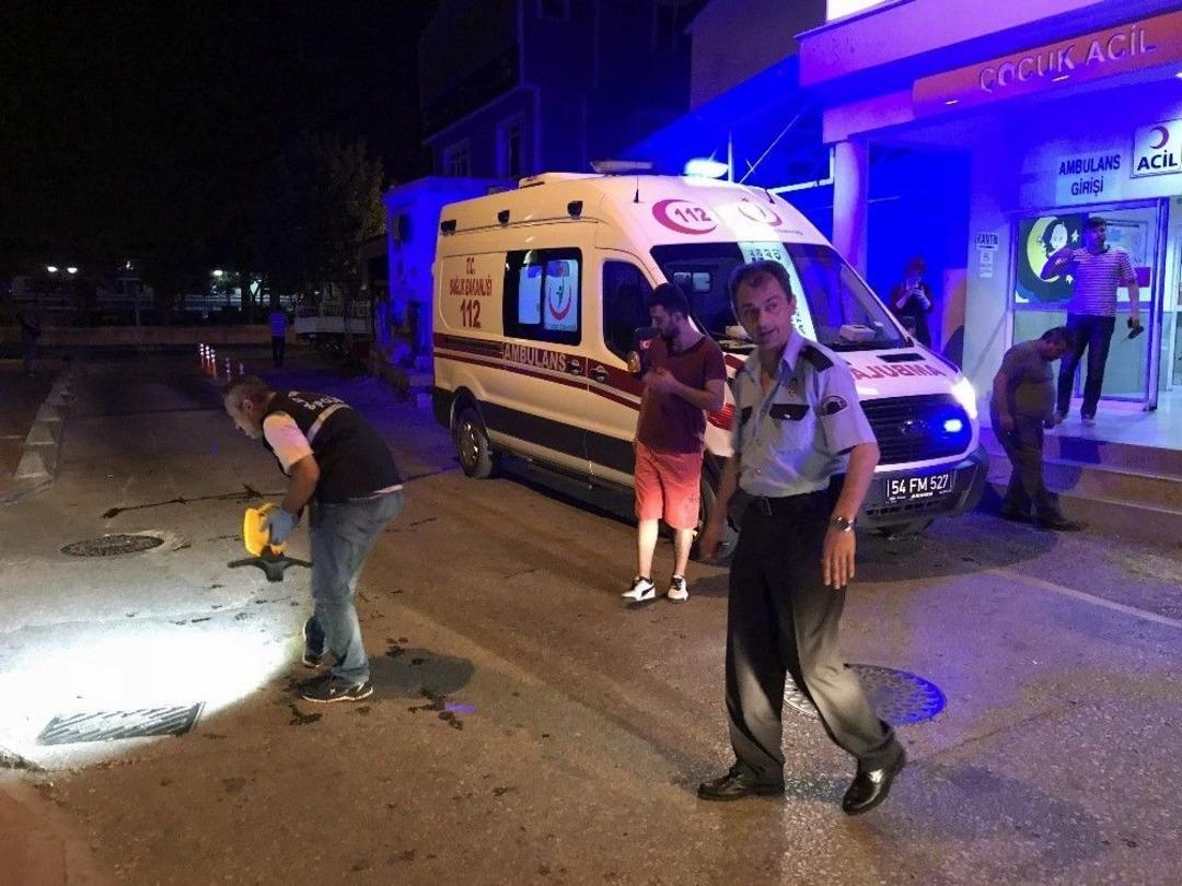 Hastane &Ouml;n&uuml;nde Kurşun Yağmuruna Tutulan 1 Kişi Ağır Yaralandı