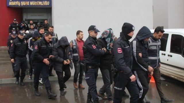 conolar Çocukları Kucaklarında Adliyeye Sevk Edildi